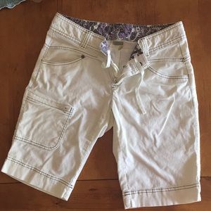 Athleta lightweight cream corduroy shorts 8